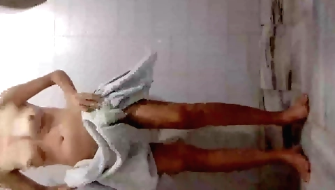 Indian chick plays with her pussy in amateur porn video