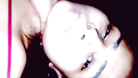 Indian brunette gets pounded hard on the bed in amateur