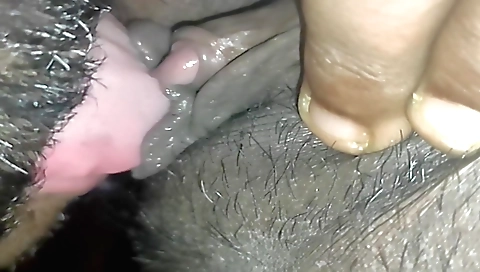 Indian teen gets her pussy stuffed while walking in the mall