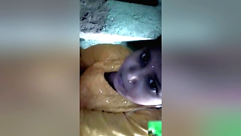 Indian chick shows her body in front of the camera