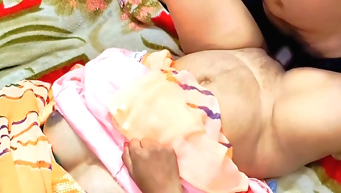 Indian brunette getting fucked in her sexy clothes