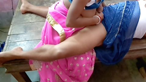 Indian married couples get their pussy rubbed in the car