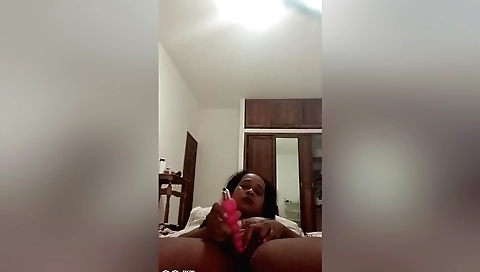 A sexy brunette with a nice body is fucking in a webcam vid