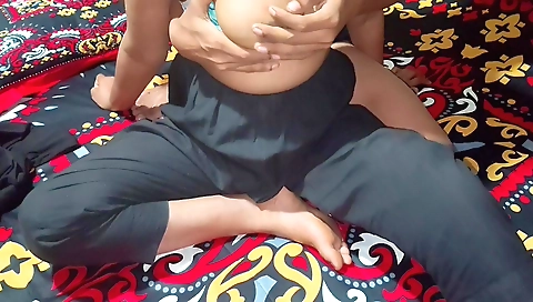 Amateur girl with big boobs is getting her pussy licked