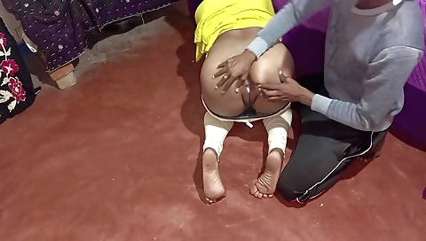 Indian amateur woman makes a great cumshot on web camera