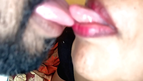 Indian teen sucking a guy's hard dick in amateur porn video