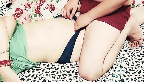 Mom shows her beautiful face and body in a hardcore webcam video