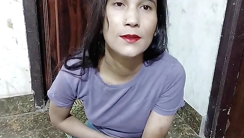 Solo amateur stepmother with wild pussy play around