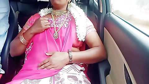 Indian girl with big ass gets her pussy fucked in car