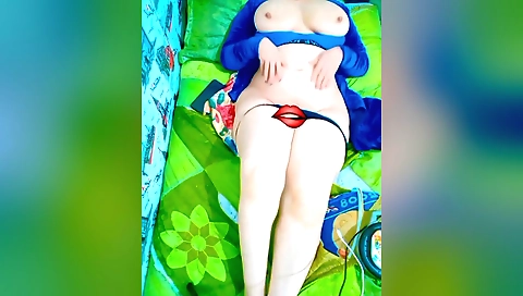 Solo naked teen 18+ video showing big natural breasts