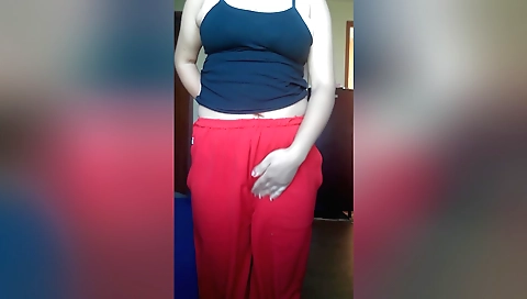 Indian girl masturbates in homemade solo porn video