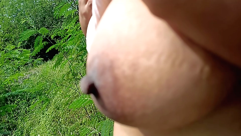Indian girl gives a good blowjob and fucks outdoors