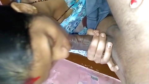 Indian teen girl makes her boyfriend cum in her mouth