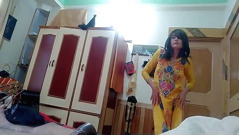 Webcam cumshot on bolly karma 061 and flashing ass