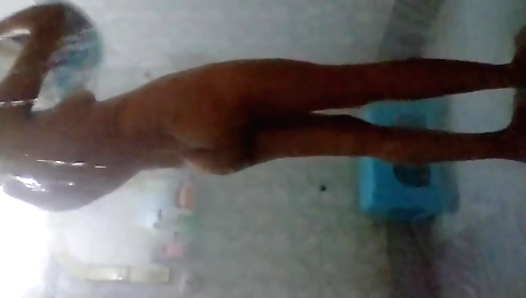 Hot blonde teen bhabhi ki nahati hui chupke se bnai video