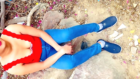Indian college girl outdoor jungle sex with clear hindi audio