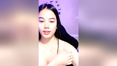 amateur solo female with a beautiful pussy masturbating