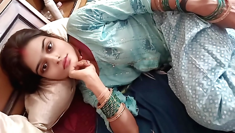 Indian girl masturbates herself in the amateur solo video