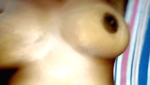 Indian girl enjoys a hot solo vid with her own fingers