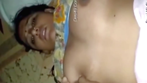 Indian beauty in a sexy amateur video fingering her body
