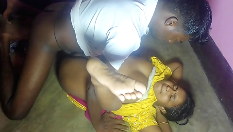 Indian girl in a big booty takes a dick in her mouth