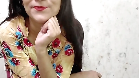 Indian porn actress in red lingerie makes homemade porn