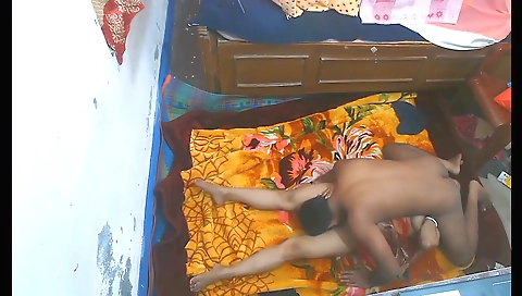 Indian porn video shows a hot brunette and a hot dude