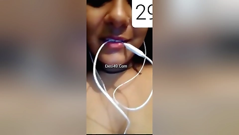 Indian chick shows off hairy bush and pussy in solo video
