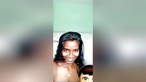 Indian brunette shows her body in homemade sex clip