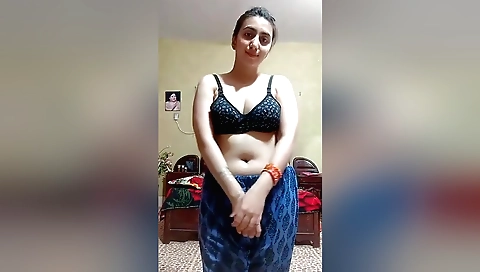Stunning amateur brunette with a sexy ass in one shot video
