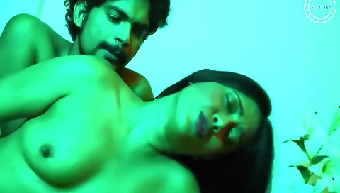Amazing Bollywood babe jinnatansari with the beautiful hair