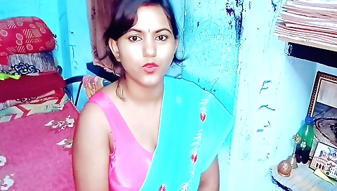 Sweet girl with a sexy smile in amateur solo video