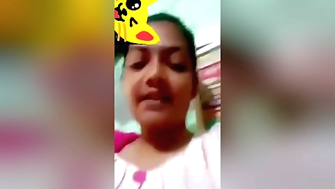 Indian webcam video of a naked babe and her taut booty