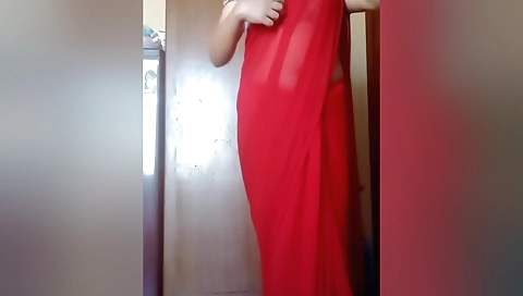Sexy indian amateur video with a nice ass in a sexy dress