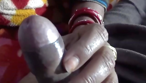 Amateur girl is making a very good blowjob on camera