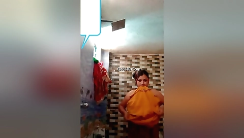 Beautiful brunette amateur naked bathroom video show