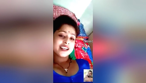 Desi randi bhabhi shows her small boobs in solo webcam