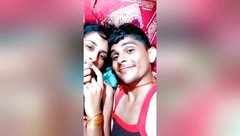 Indian amateur video shows her getting her pussy filled