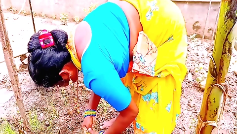 Indian girl gets her pussy licked in outdoor scene