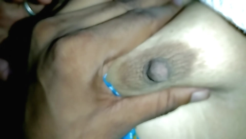 Indian girl gets naked in the desert for a sex movie