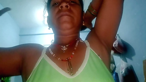 Indian girl has hairy pussy licked in this homemade porn vid