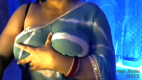 Bhabhi shows off her pretty big boobs on the webcam