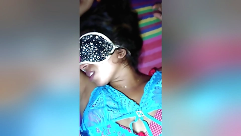 Indian brunette babe with beautiful body enjoys hot sex