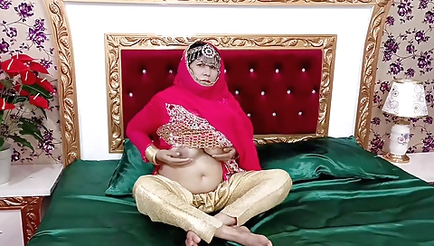 A mature bride with a wedding dress shows off her pussy