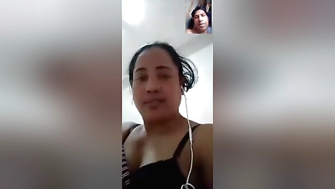 Indian chick shows her natural boobs on web camera