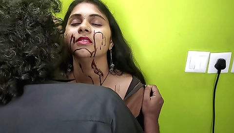 Indian brunette loves to rub her pussy with her lips