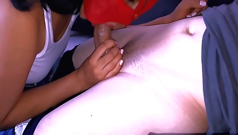 Indian woman with a nice body 1st time fucking on the bed