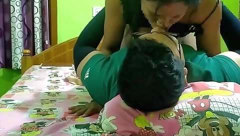 Hot indian girl with wet pussy squirting in amateur video