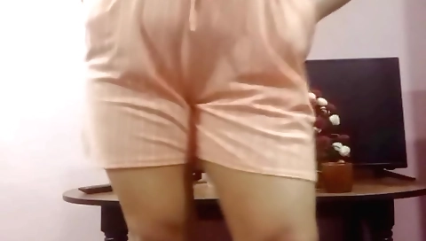 Indian slut 365 degrees naked and plays with pussy