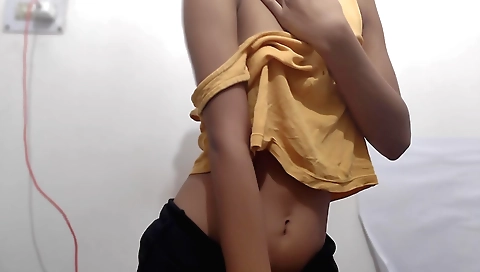 Amateur solo video of hot girl getting naked and fucking